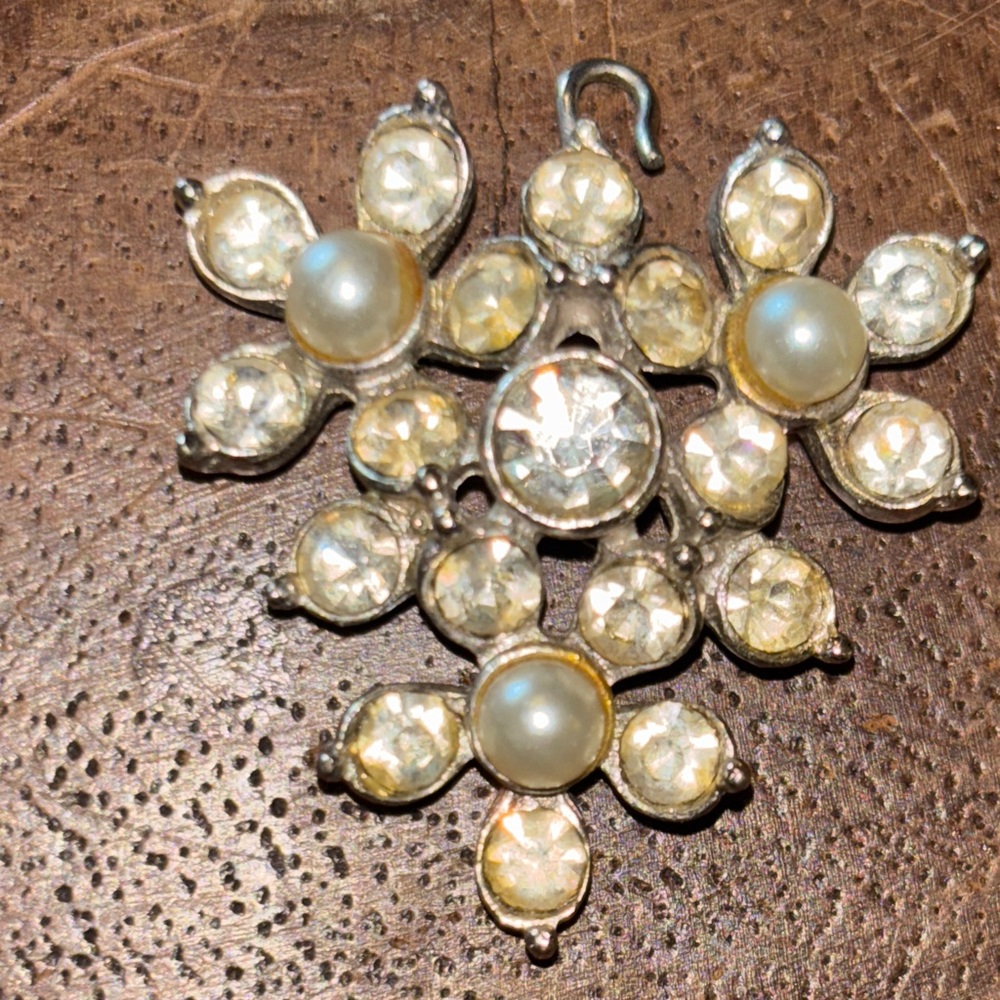 Sarah Coventry Flower Necklace Pendant Faux Pearl Rhinestone Costume Vtg 1.25"